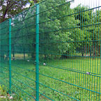 Металлический забор из сварной сетки фото. 